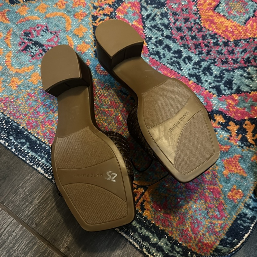 Brown heels - Picture 3 of 3